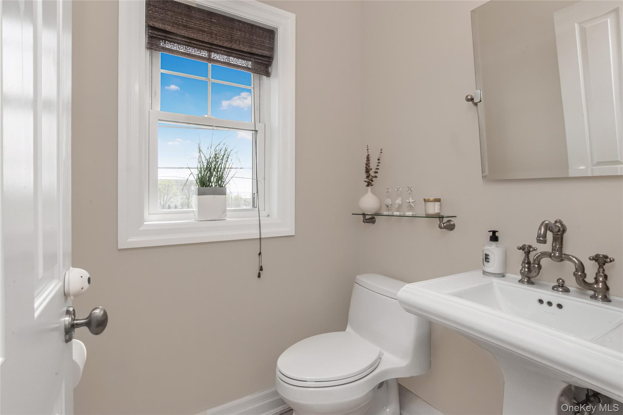 80 Old Boston Post Road, Unit 2 New Rochelle, NY 10801 - Photo 9 of 28 Main floor powder room