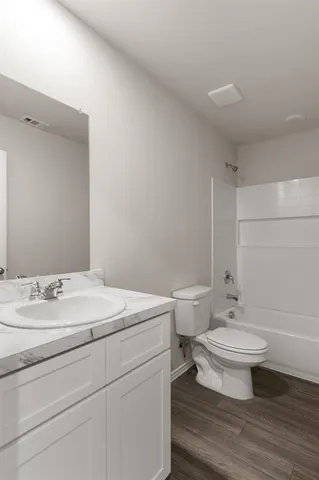 $2,095 | 217 Arbor Court, Granbury, TX 76048