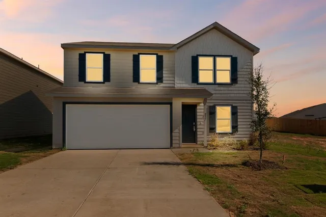 $2,095 | 217 Arbor Court, Granbury, TX 76048