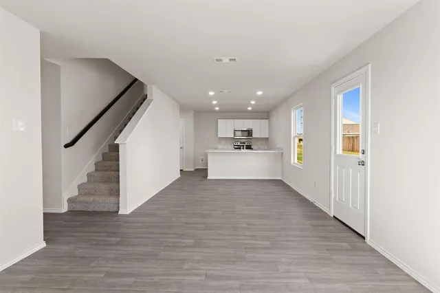 $2,095 | 217 Arbor Court, Granbury, TX 76048