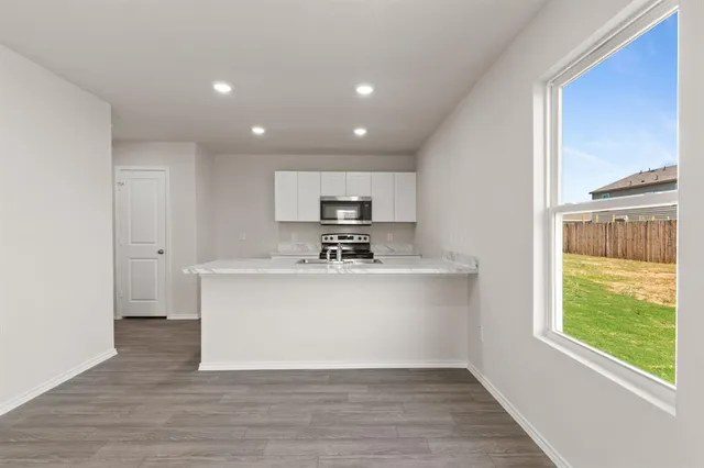 $2,095 | 217 Arbor Court, Granbury, TX 76048