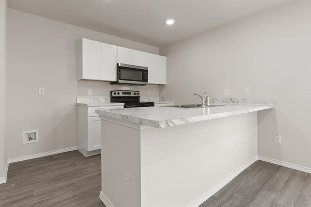 $2,095 | 217 Arbor Court, Granbury, TX 76048