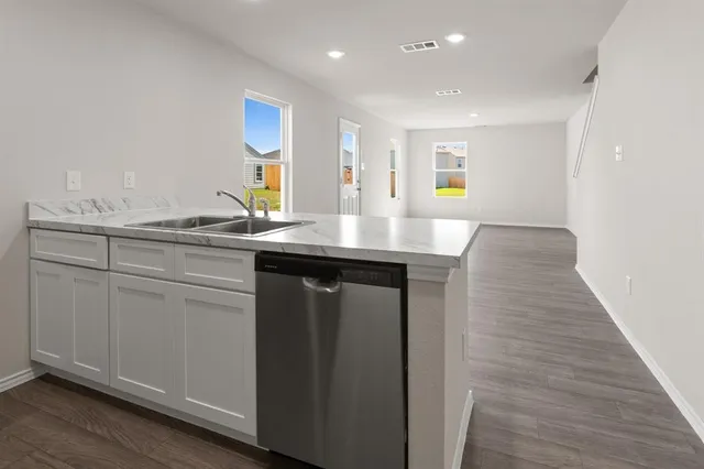 $2,095 | 217 Arbor Court, Granbury, TX 76048