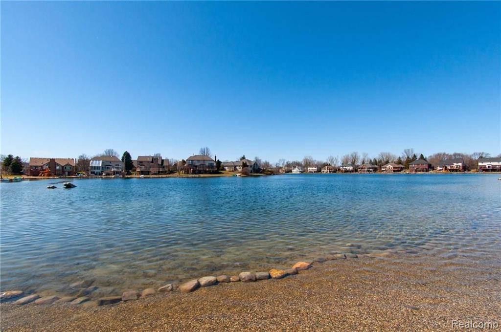 1934 South Shore Drive Rochester Hills, MI 48307 - Photo 41 of 42