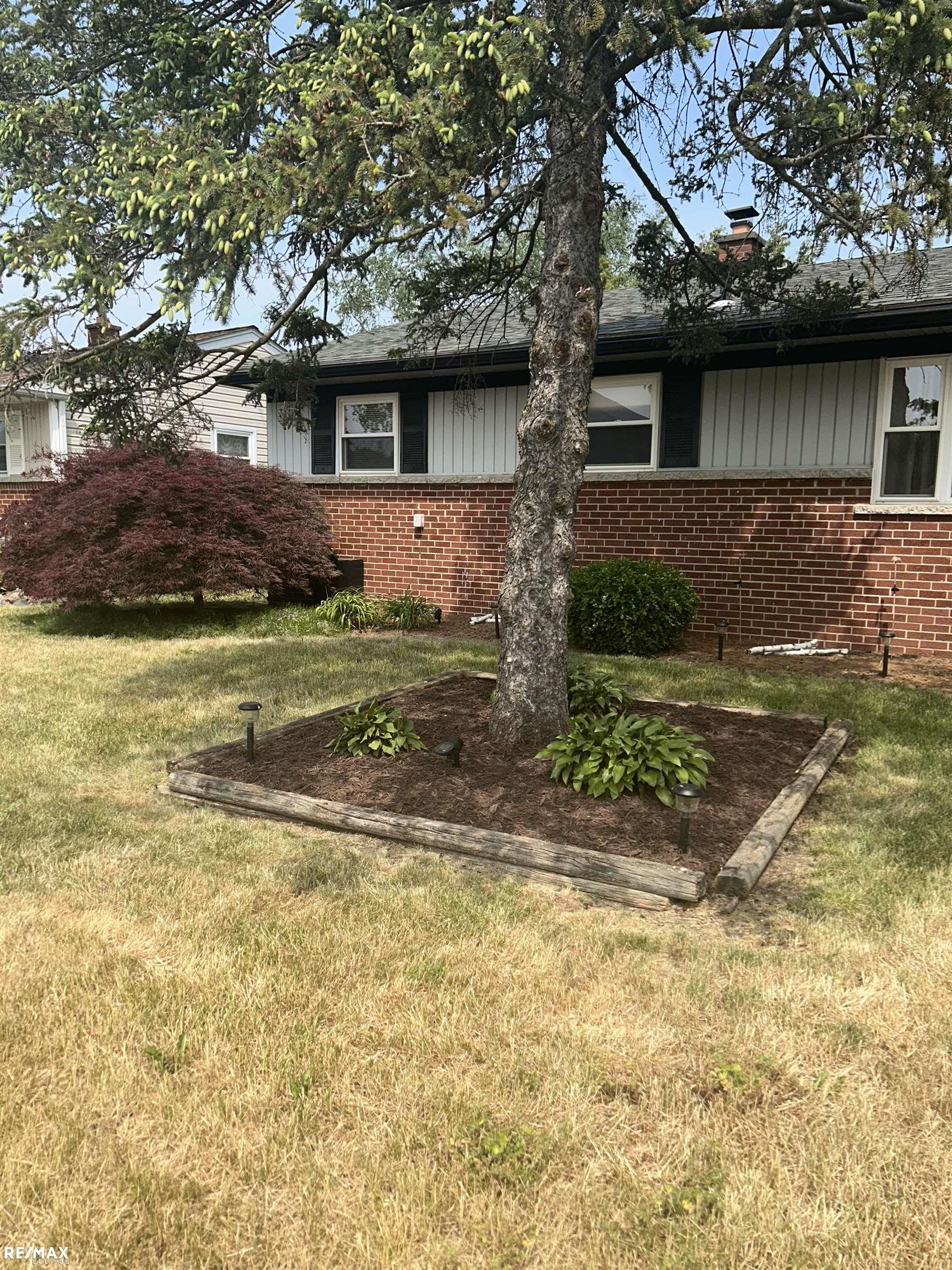 12547 Clinton River Road Sterling Heights, MI 48313 - Photo 33 of 40 50110585-34.JPG