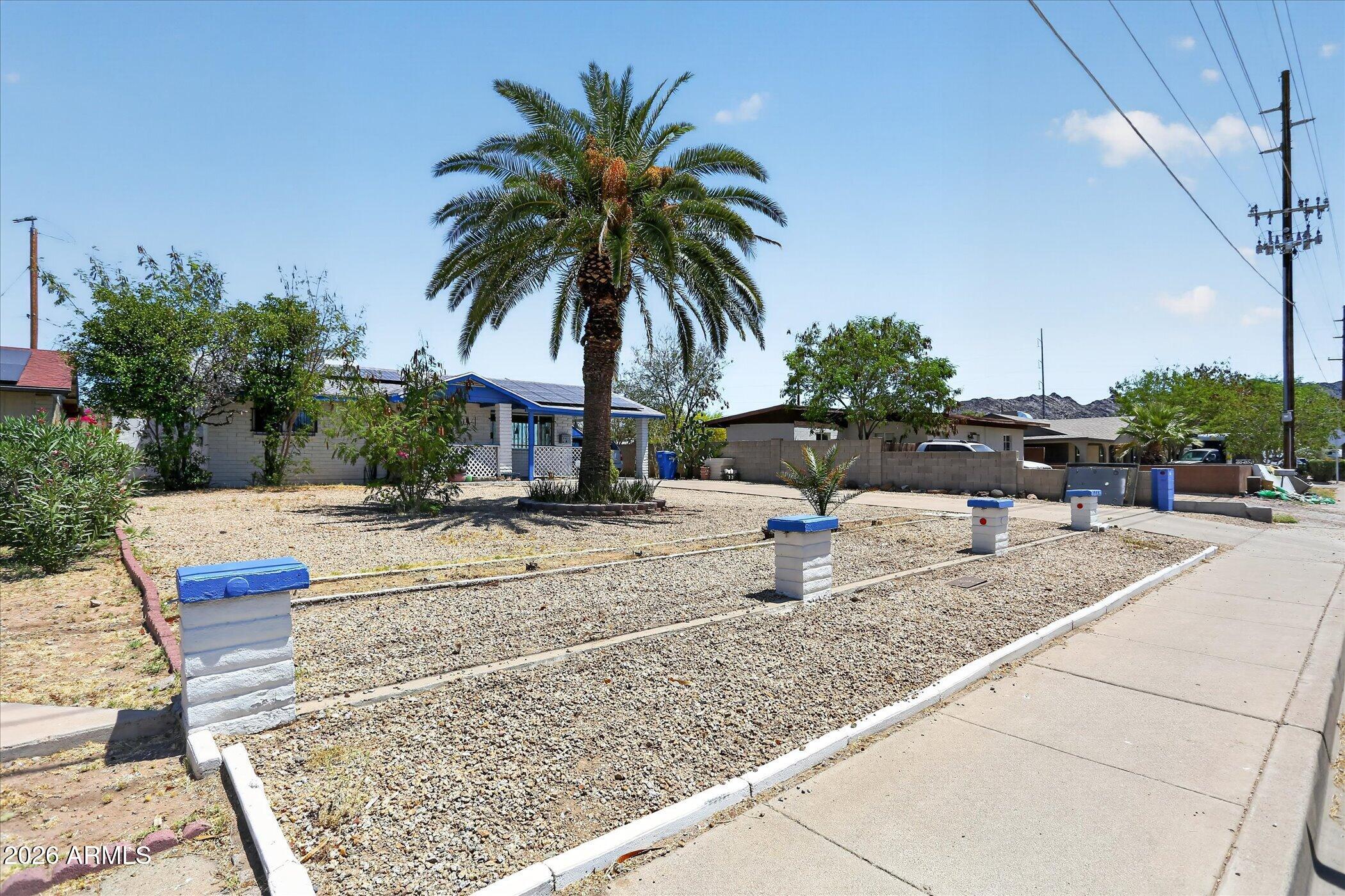 806 East Mountain View Road Phoenix, AZ 85020 - Photo 2 of 32