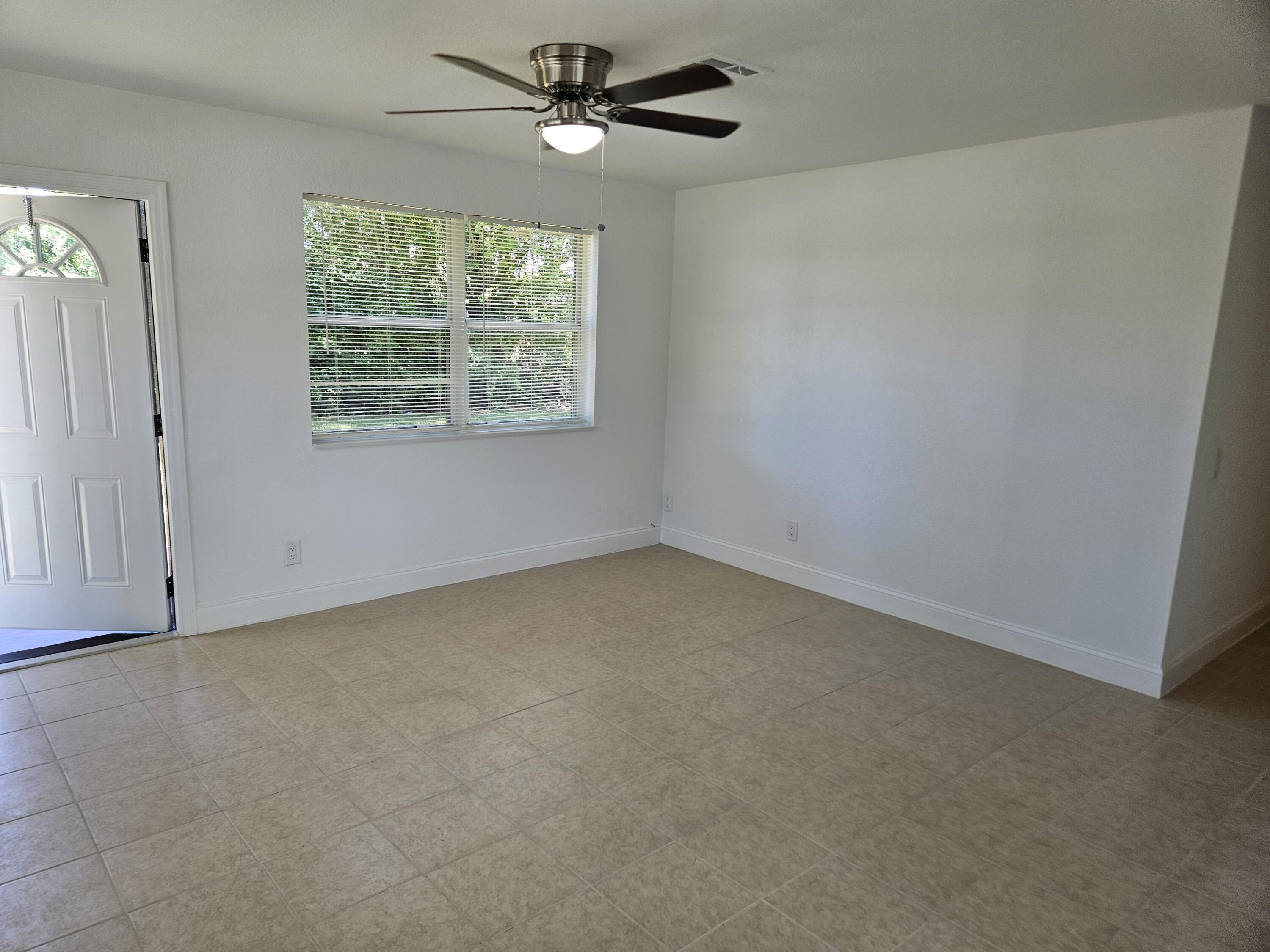 1605 West 10th Street Riviera Beach, FL 33404 - Photo 23 of 52 20260509_141045