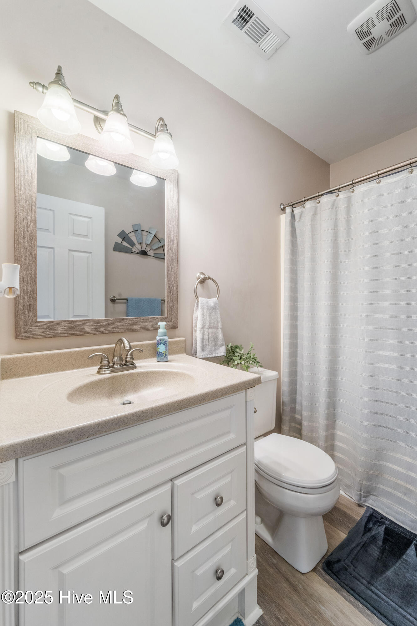 159 Kingsbridge Road Hubert, NC 28539 - Photo 13 of 22 Guest Bathroom