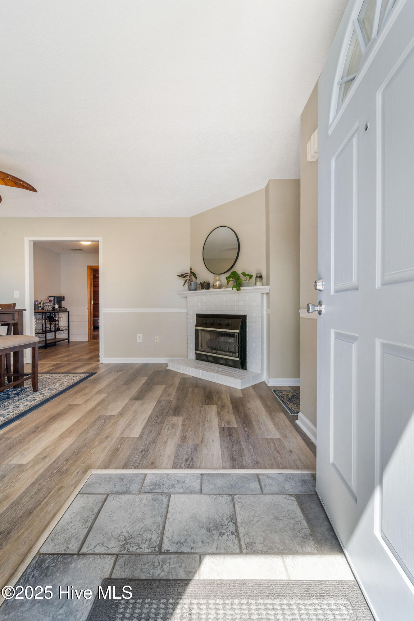 159 Kingsbridge Road Hubert, NC 28539 - Photo 2 of 22 Foyer