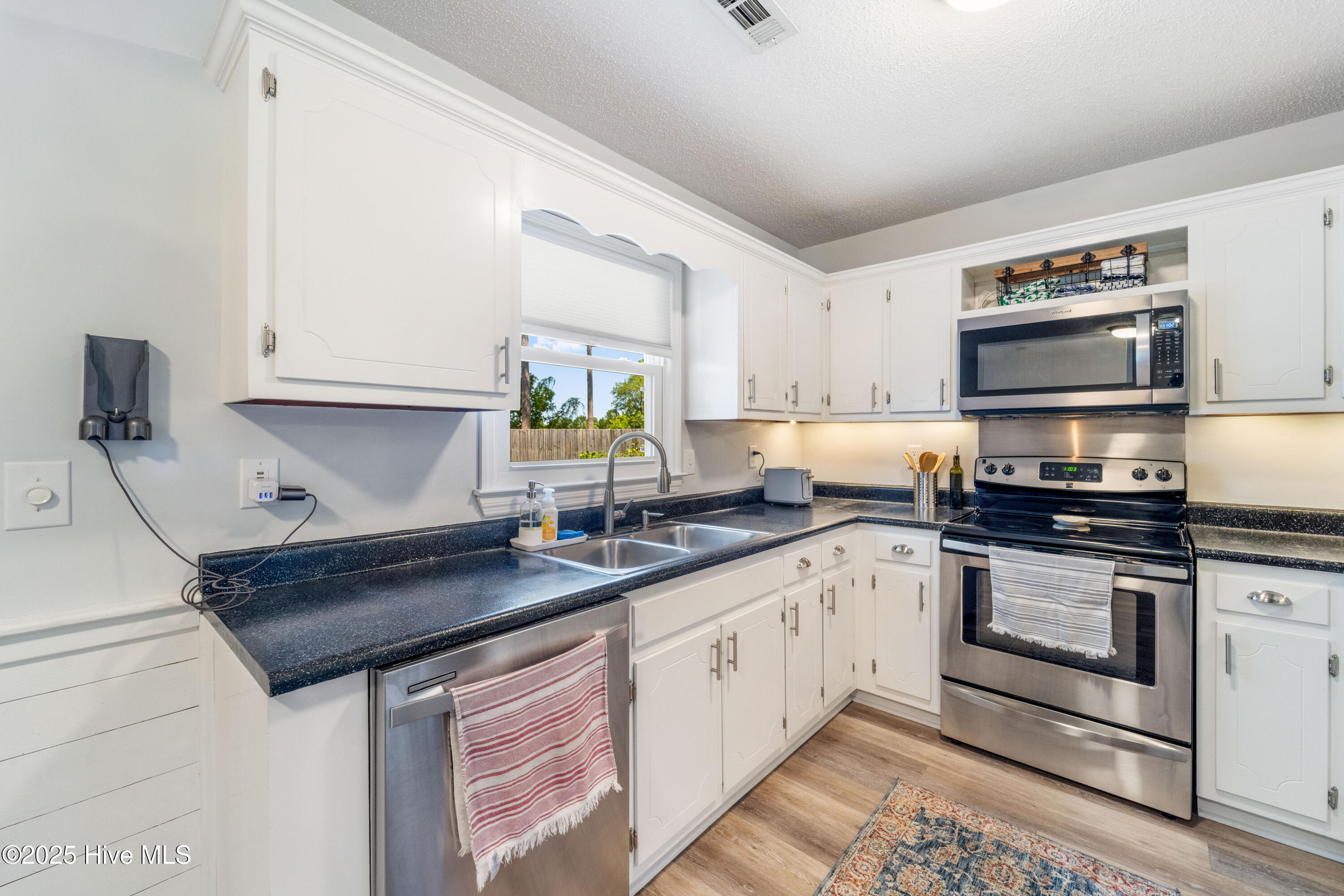 159 Kingsbridge Road Hubert, NC 28539 - Photo 5 of 22 Kitchen