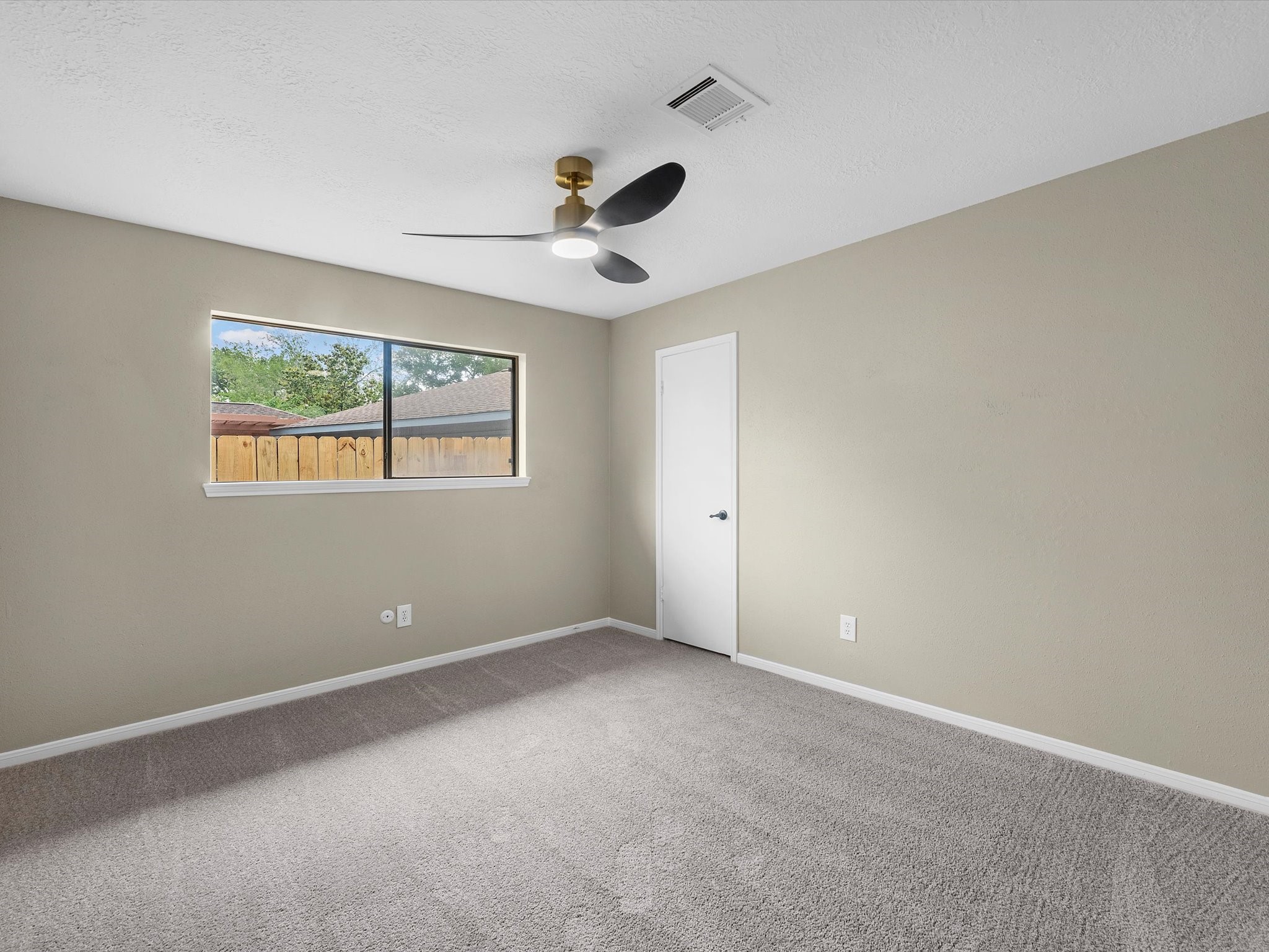 4002 Cujanes Street Pasadena, TX 77504 - Photo 19 of 26 a view of an empty room with a window