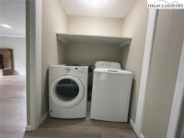 a view of empty room with window