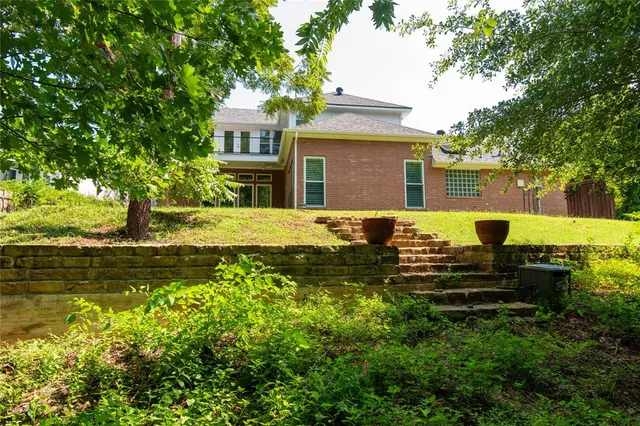 a picture of a table and chairs in the floor