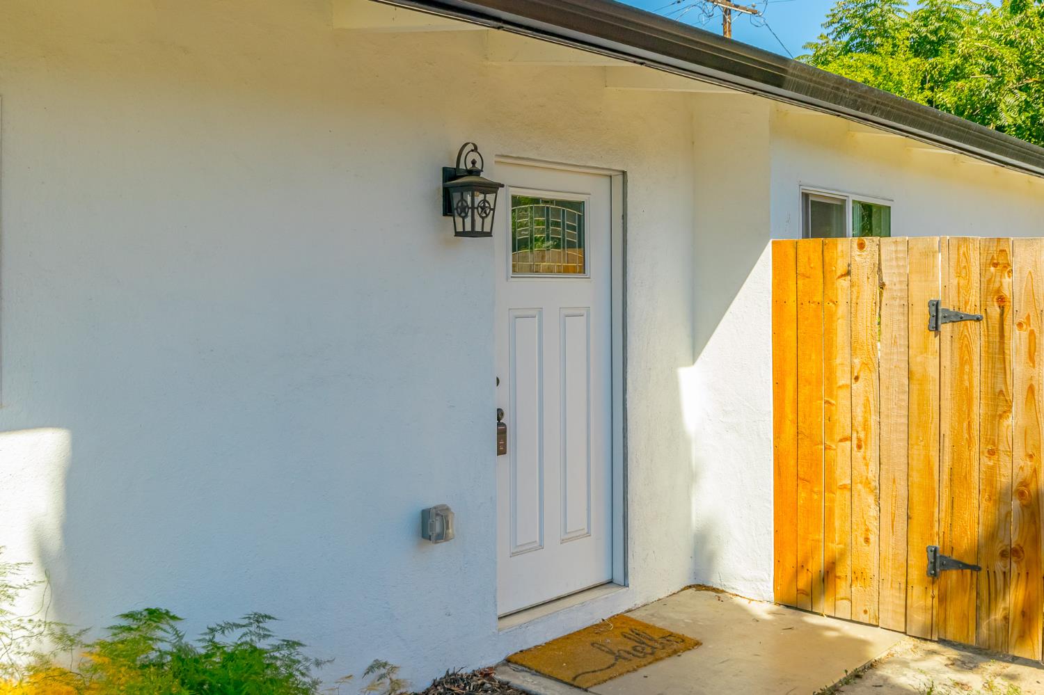 2323 Del Rio Drive Stockton, CA 95204 - Photo 2 of 20