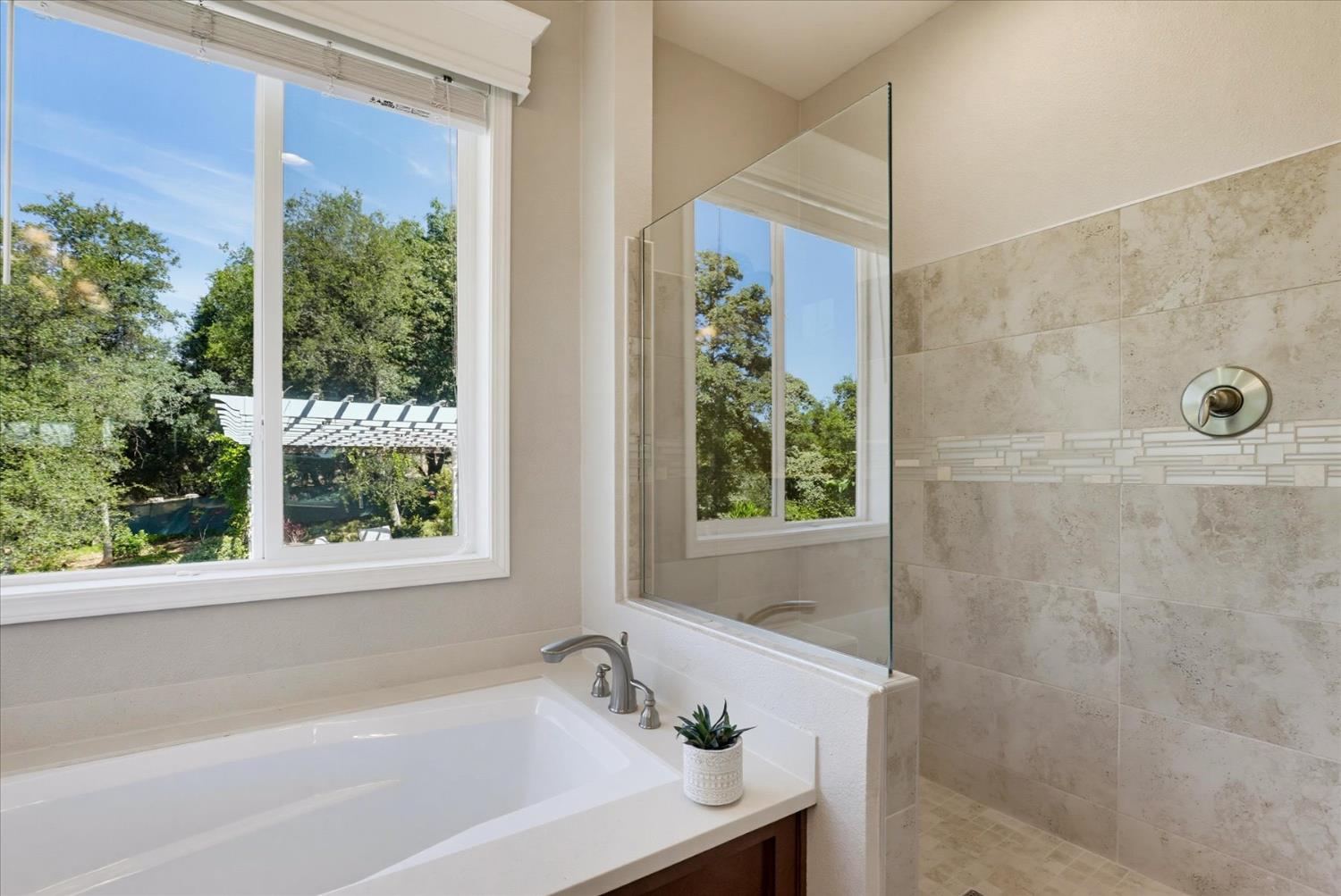 11503 Lime Kiln Road Grass Valley, CA 95949 - Photo 20 of 49 PRIMARY SUITE BATHROOM