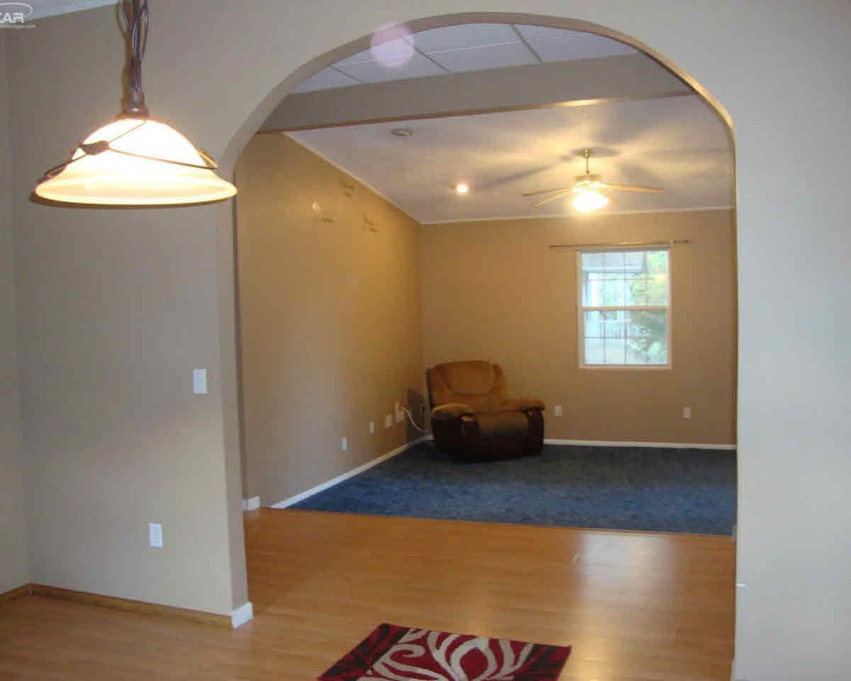 1096 Adams Road Burton, MI 48509 - Photo 8 of 12 21225168-7.JPG