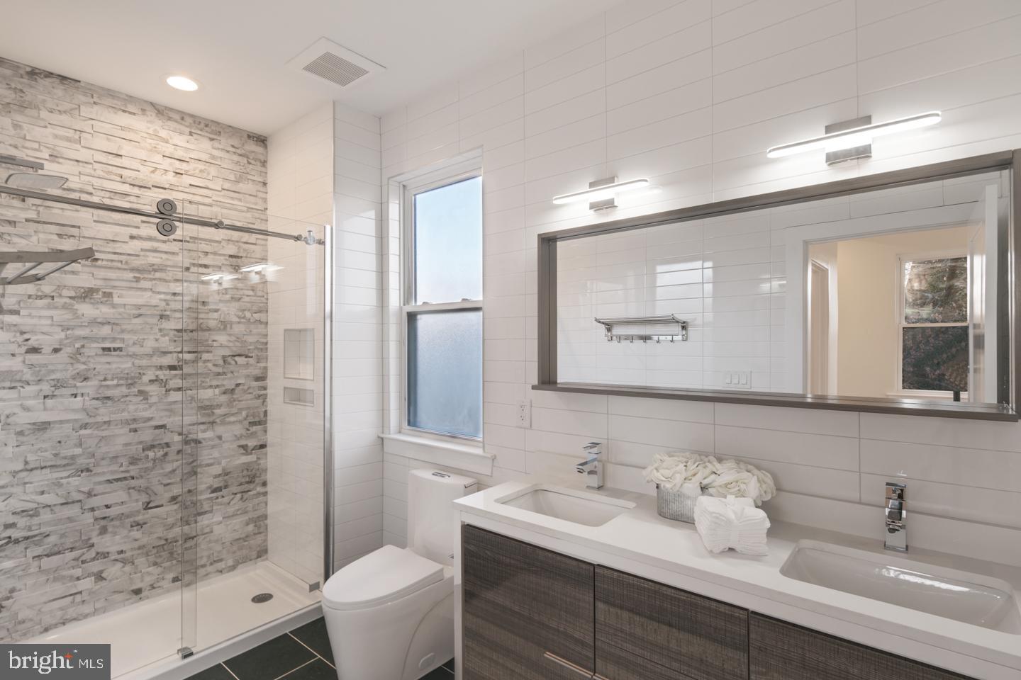 610 East Phil Ellena Street Philadelphia, PA 19119 - Photo 27 of 33 Master bath