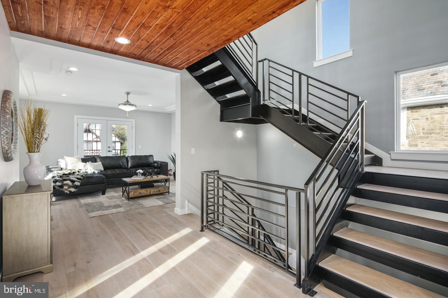 610 East Phil Ellena Street Philadelphia, PA 19119 - Photo 4 of 33 Main level
