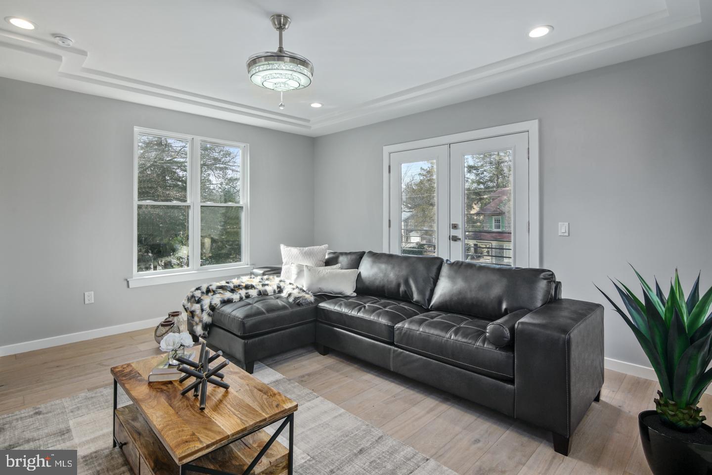 610 East Phil Ellena Street Philadelphia, PA 19119 - Photo 5 of 33 Living room