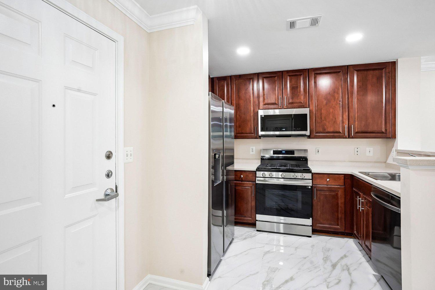 12001 Market Street, Unit T51 Reston, VA 20190 - Photo 4 of 60 Kitchen