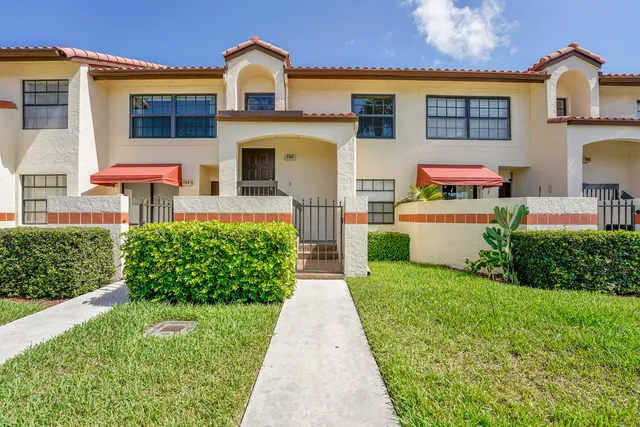$309,000 | 704 Freedom Court, Deerfield Beach, FL 33442