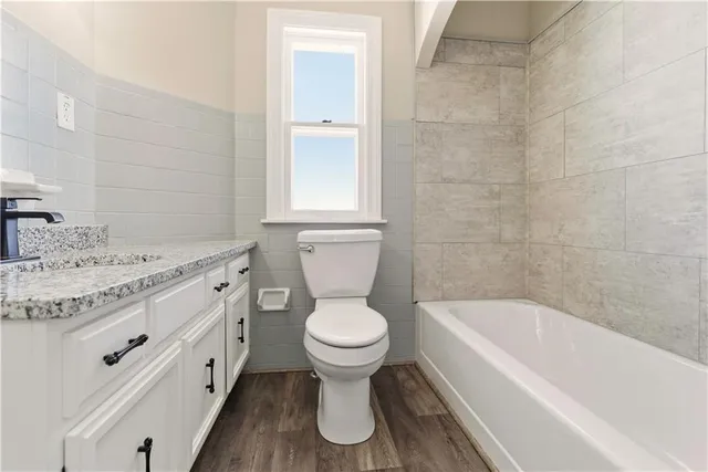 $425,000 | 17675 Evans Road, Tonganoxie, KS 66086