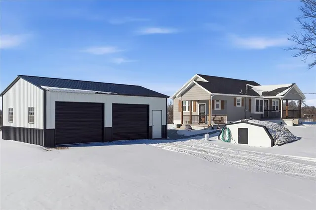 $425,000 | 17675 Evans Road, Tonganoxie, KS 66086