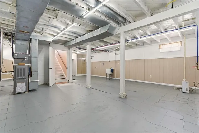 $425,000 | 17675 Evans Road, Tonganoxie, KS 66086