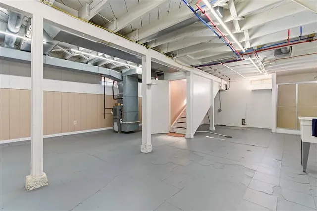 $425,000 | 17675 Evans Road, Tonganoxie, KS 66086