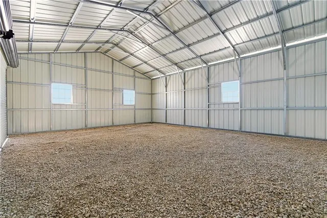 $425,000 | 17675 Evans Road, Tonganoxie, KS 66086