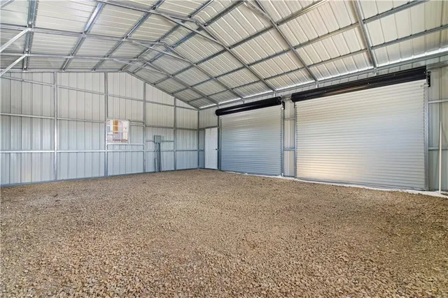 $425,000 | 17675 Evans Road, Tonganoxie, KS 66086