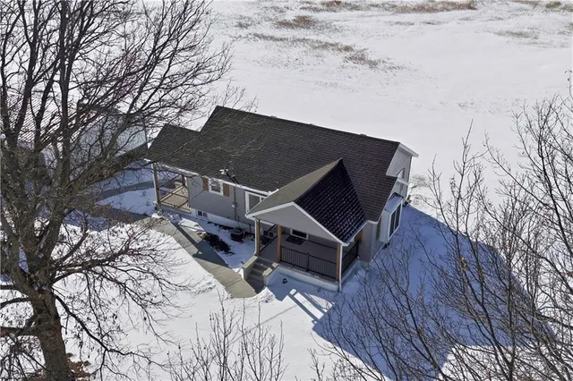 $425,000 | 17675 Evans Road, Tonganoxie, KS 66086