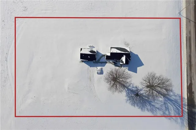 $425,000 | 17675 Evans Road, Tonganoxie, KS 66086