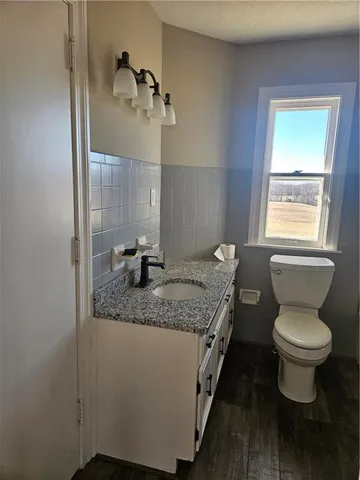 $425,000 | 17675 Evans Road, Tonganoxie, KS 66086