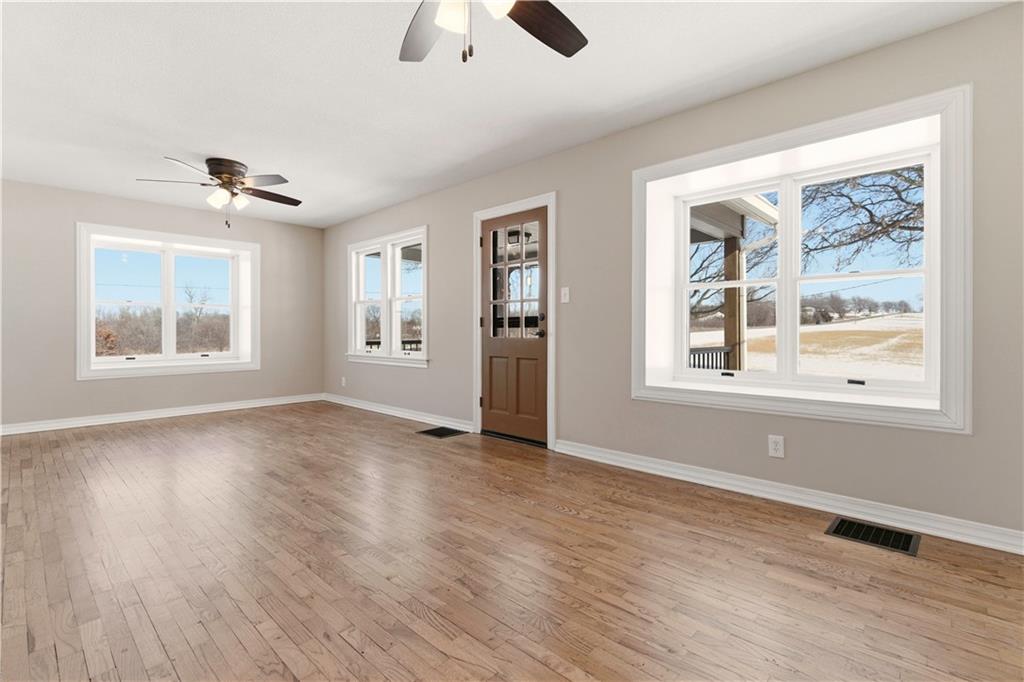 17675 Evans Road Tonganoxie, KS 66086 - Photo 8 of 39