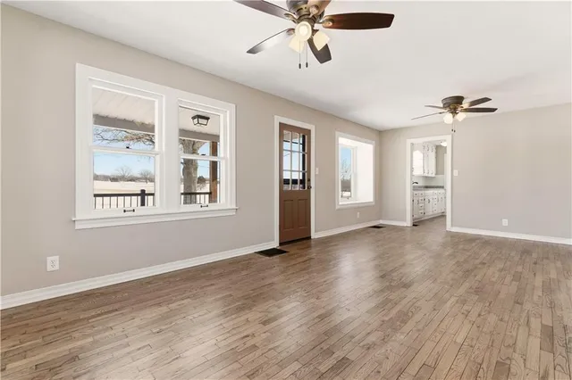 $425,000 | 17675 Evans Road, Tonganoxie, KS 66086