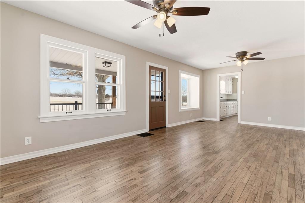 17675 Evans Road Tonganoxie, KS 66086 - Photo 9 of 39