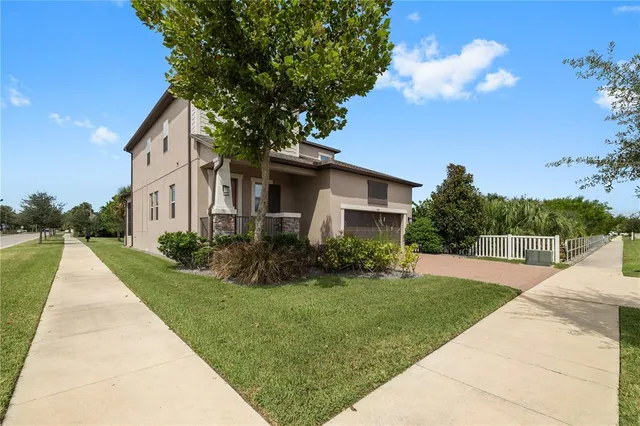 a view of house with garden