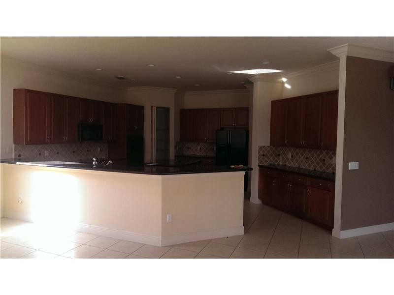 3454 Meadowbrook Way Davie, FL 33328 - Photo 6 of 10 Kitchen