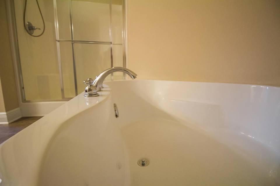 4500 Hermosa Road Crestview, FL 32539 - Photo 22 of 27 a bathroom with a bathtub