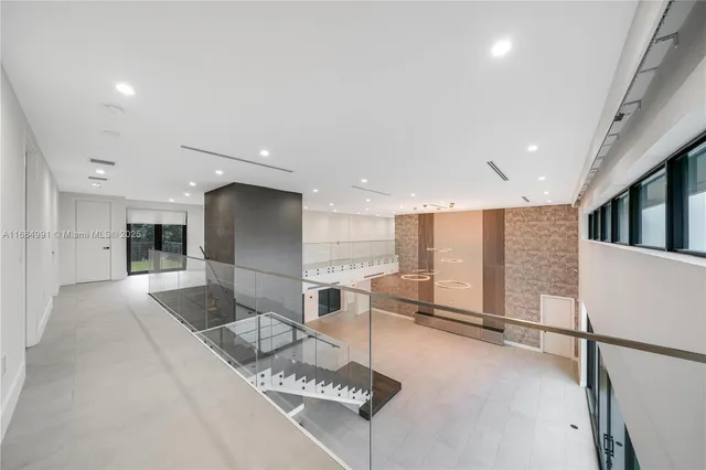 $6,800,000 | 6695 Southwest 112th Street, Pinecrest, FL 33156