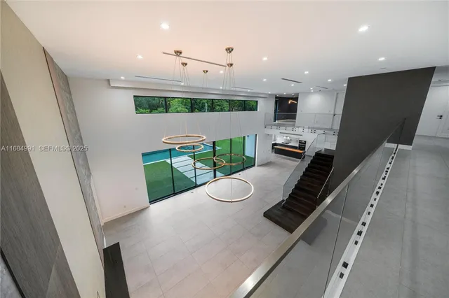 $6,800,000 | 6695 Southwest 112th Street, Pinecrest, FL 33156