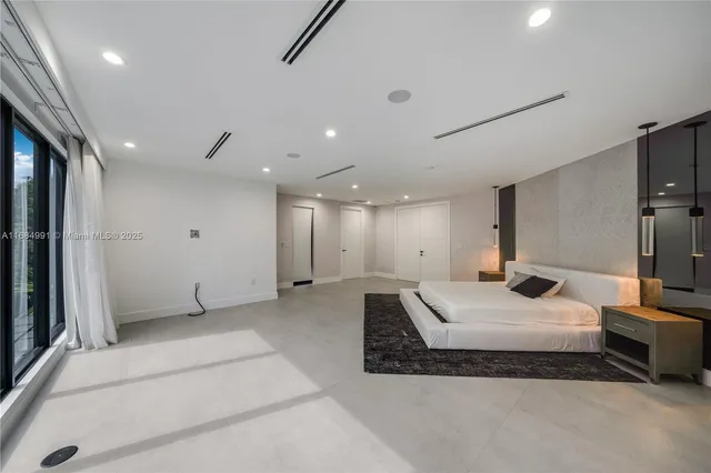 $6,800,000 | 6695 Southwest 112th Street, Pinecrest, FL 33156