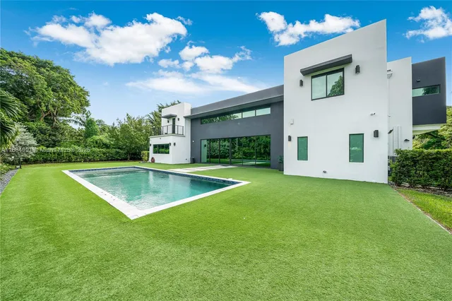 $6,800,000 | 6695 Southwest 112th Street, Pinecrest, FL 33156