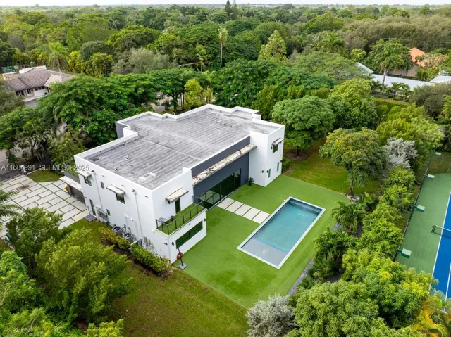 $6,800,000 | 6695 Southwest 112th Street, Pinecrest, FL 33156