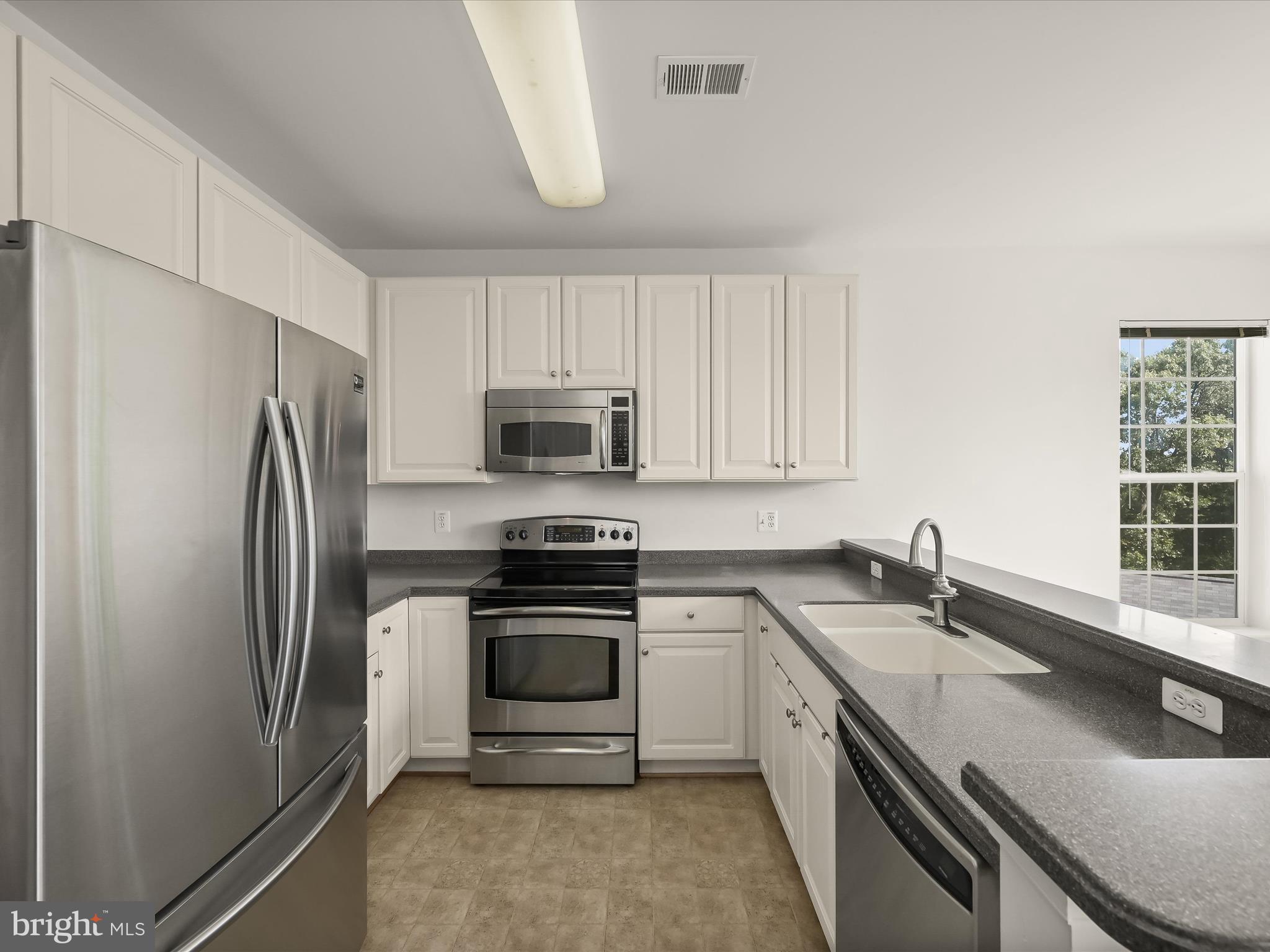 7335 Brookview Road, Unit 307 Elkridge, MD 21075 - Photo 4 of 50 Eat-In Kitchen