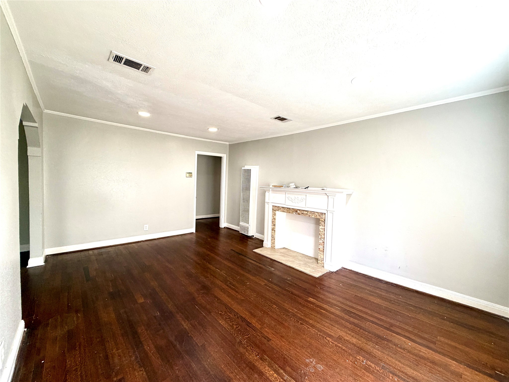 6637 Lozier Street Houston, TX 77021 - Photo 2 of 13 Large open living room