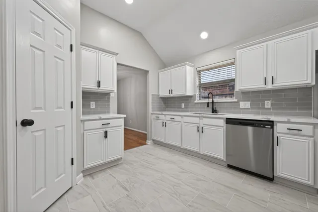 $2,100 | 21725 York Timbers Drive, Kingwood, TX 77339