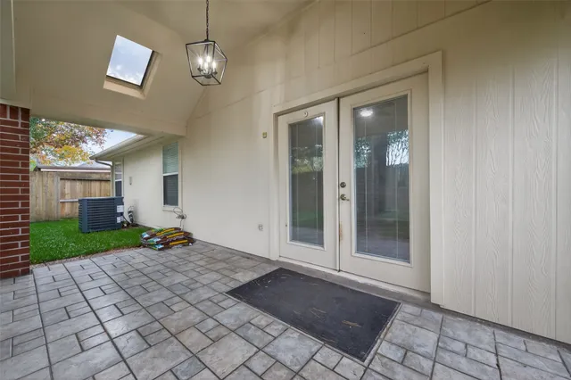 $2,100 | 21725 York Timbers Drive, Kingwood, TX 77339