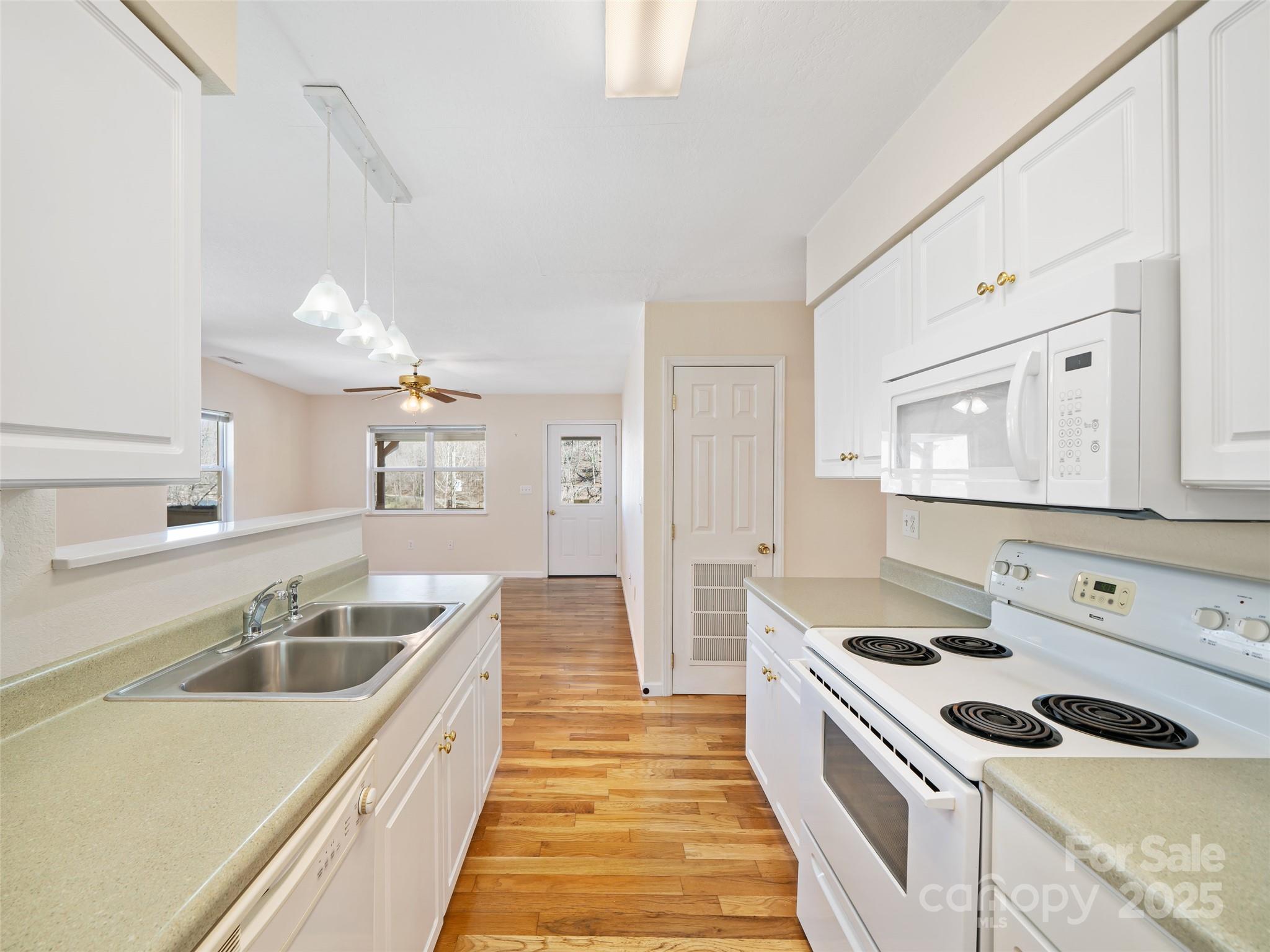 427 Johnson Cemetery Road Bakersville, NC 28705 - Photo 11 of 36